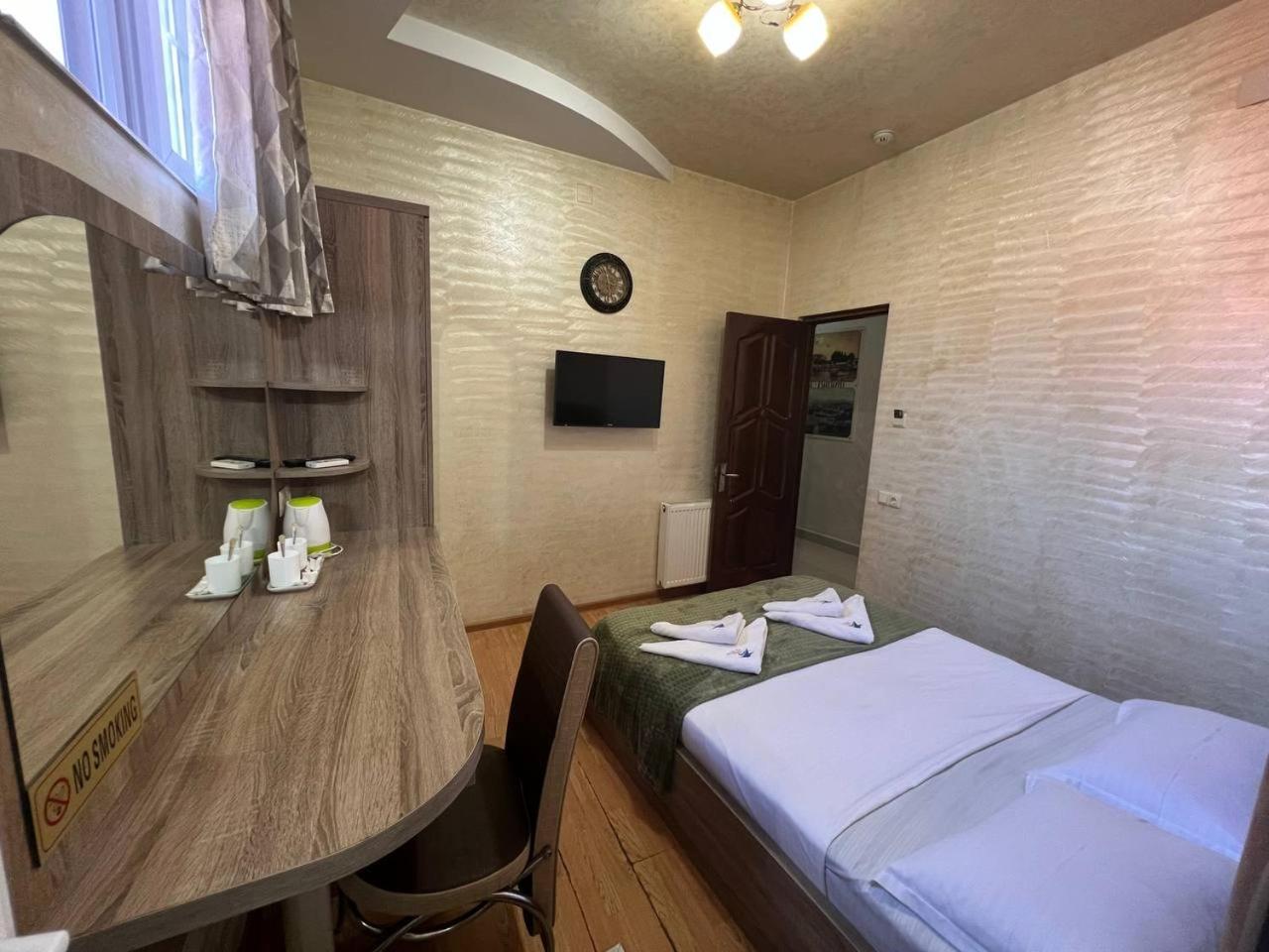 Hotel Old Star Батуми Екстериор снимка