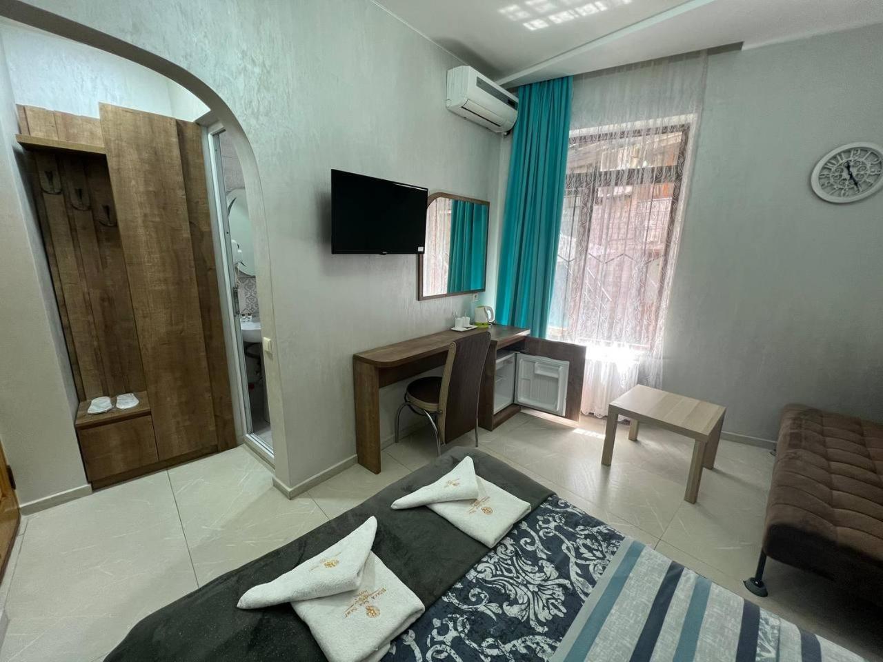 Hotel Old Star Батуми Екстериор снимка