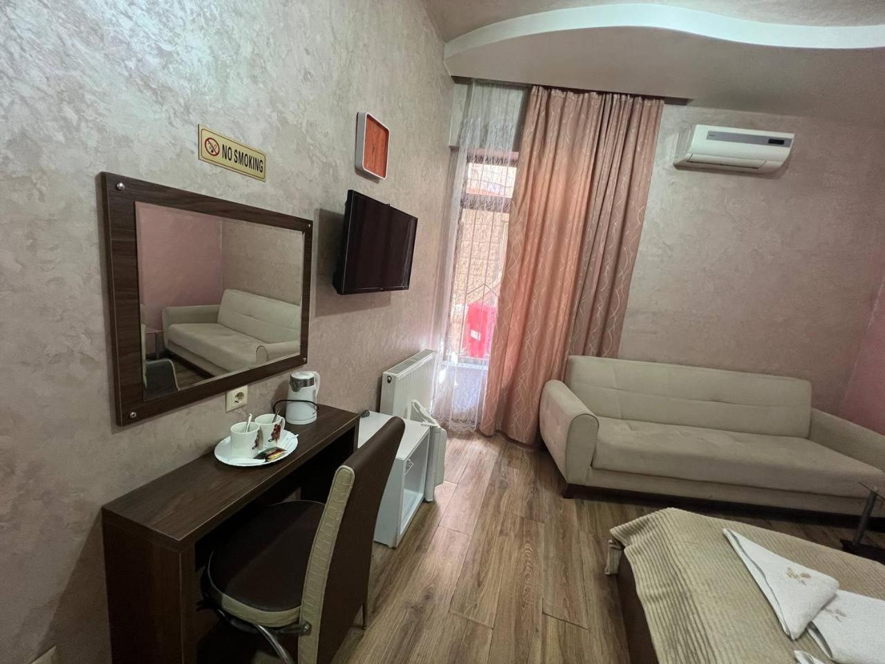 Hotel Old Star Батуми Екстериор снимка